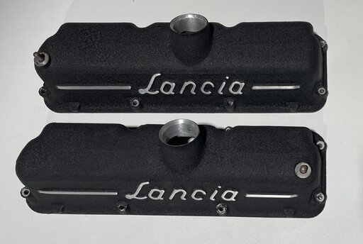 Kleppendeksels Lancia Flaminia 2800 S in krimplak zwart 